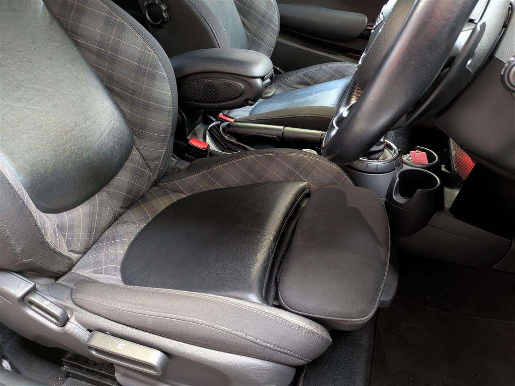 <p>2014 MINI COOPER S AUTO</p>