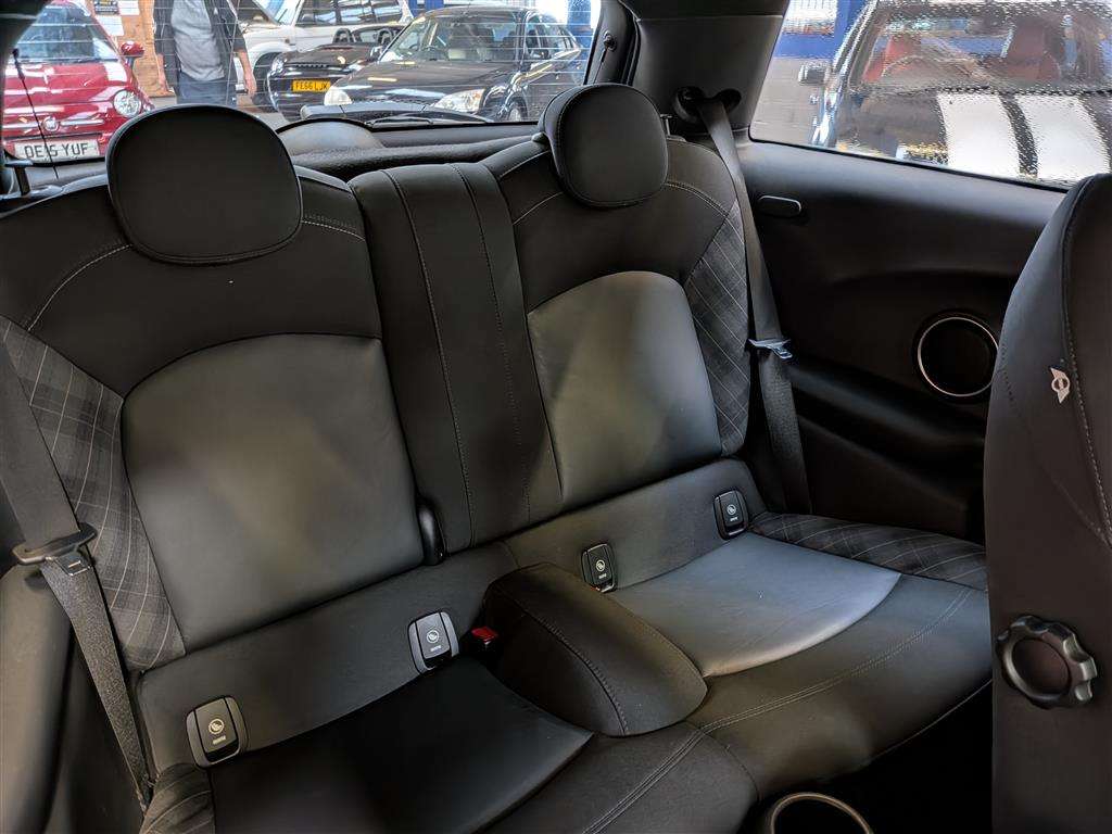 <p>2014 MINI COOPER S AUTO</p>