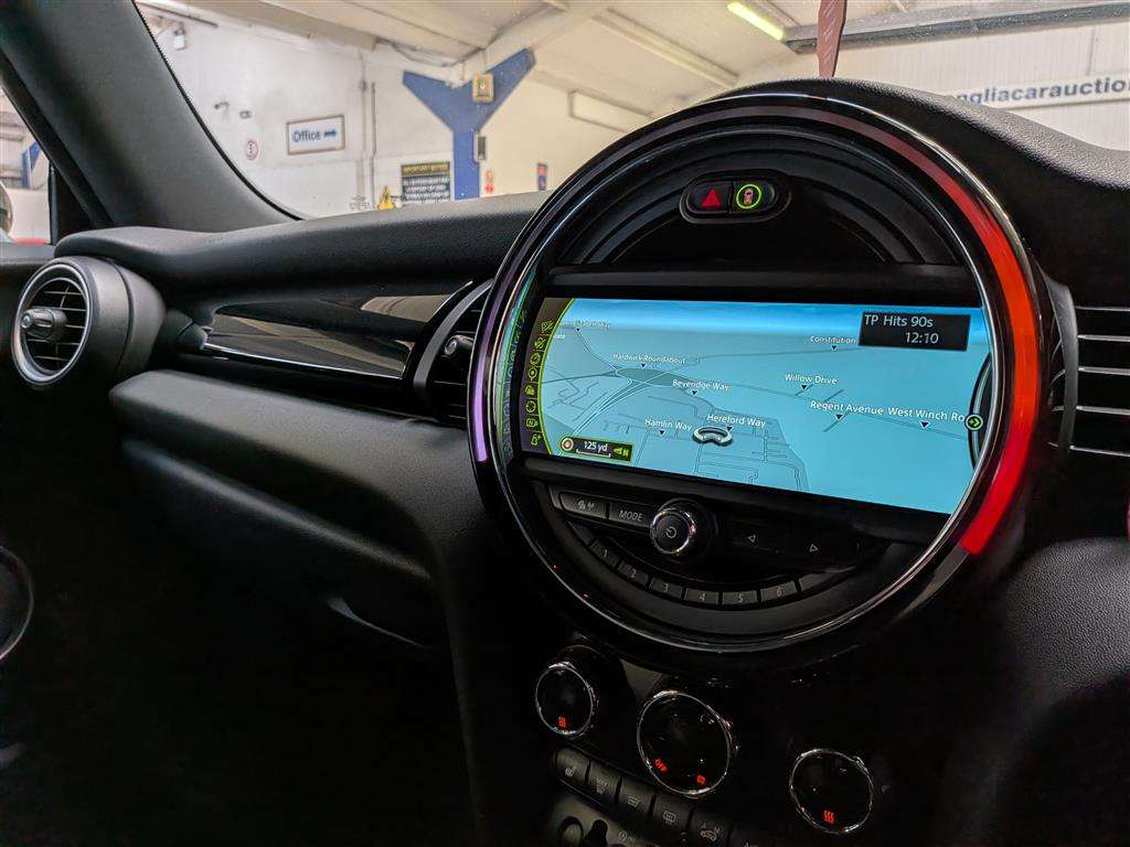 <p>2014 MINI COOPER S AUTO</p>