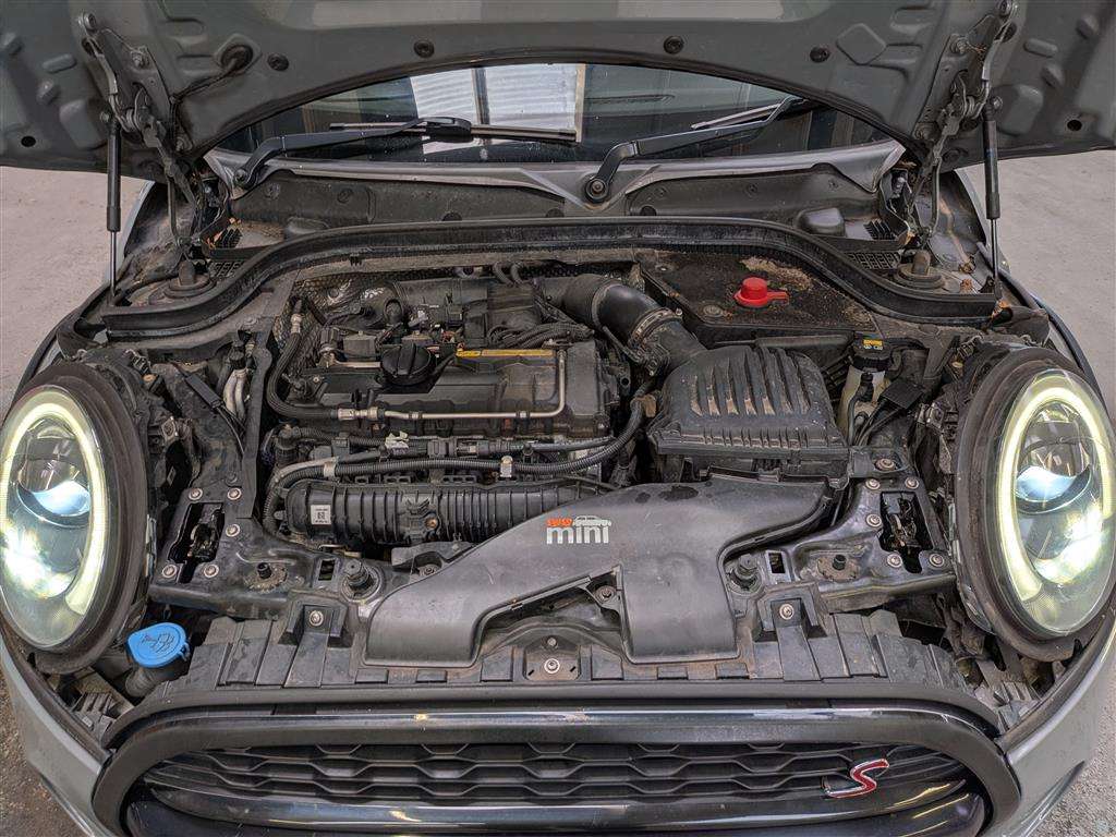 <p>2014 MINI COOPER S AUTO</p>
