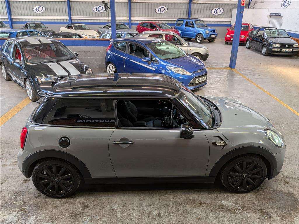 <p>2014 MINI COOPER S AUTO</p>