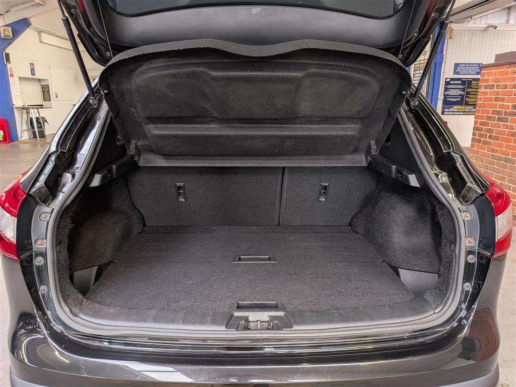 <p>2016 NISSAN QASHQAI N-CONNECTA DCI</p>