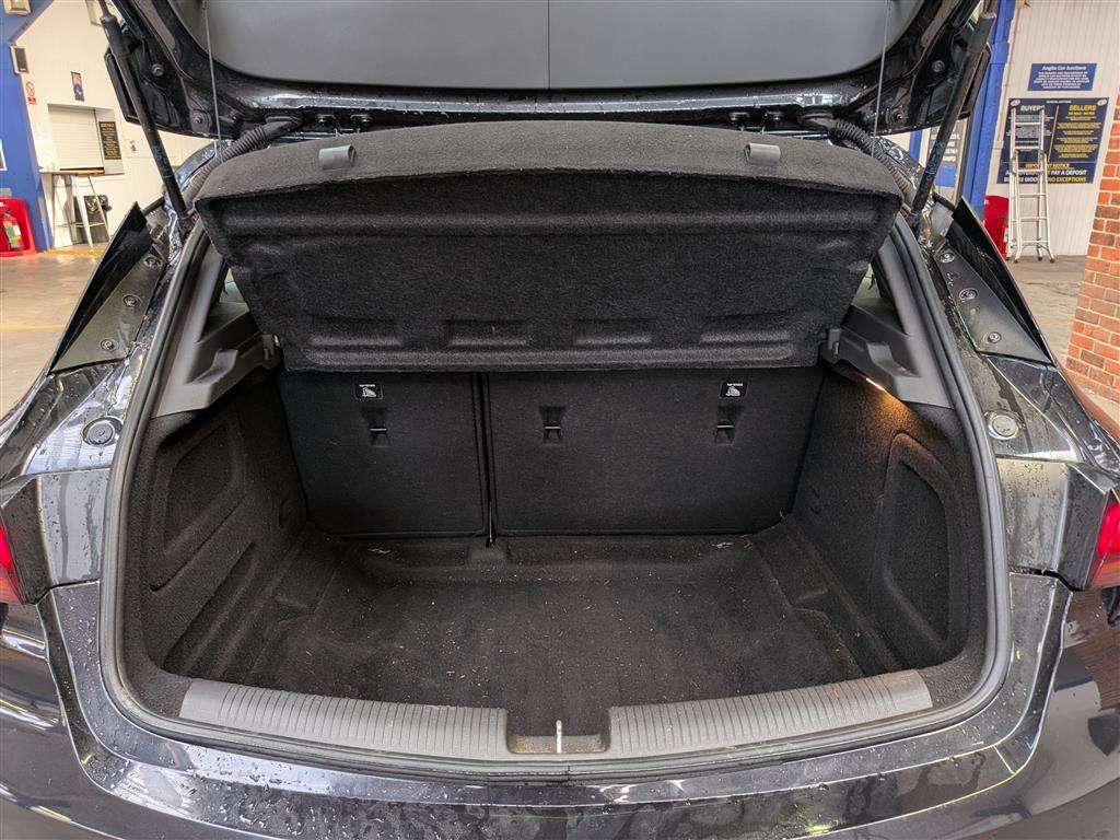 <p>2017 VAUXHALL ASTRA SRI CDTI AUTO</p>
