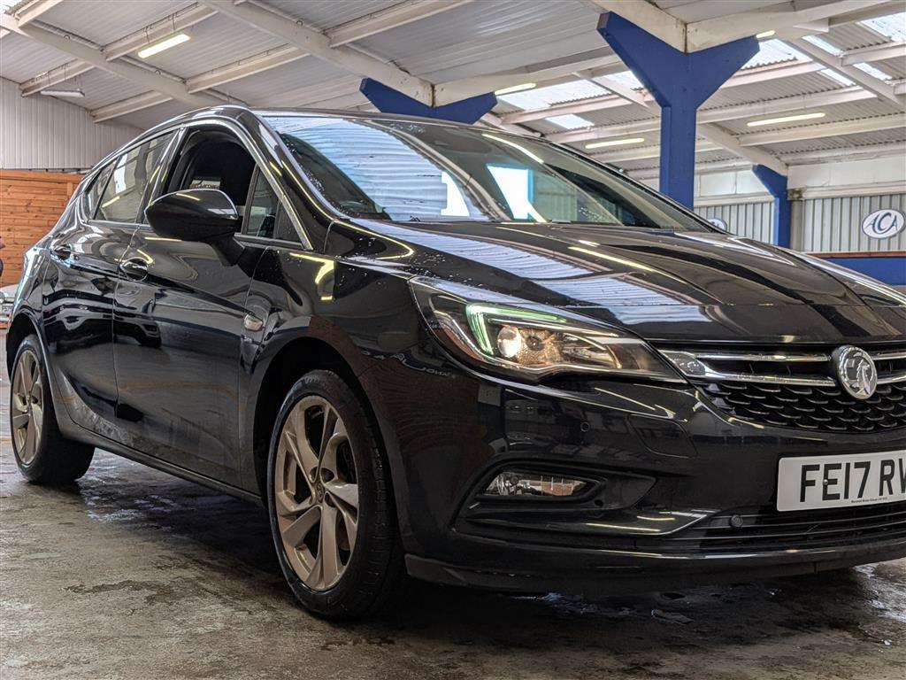 <p>2017 VAUXHALL ASTRA SRI CDTI AUTO</p>
