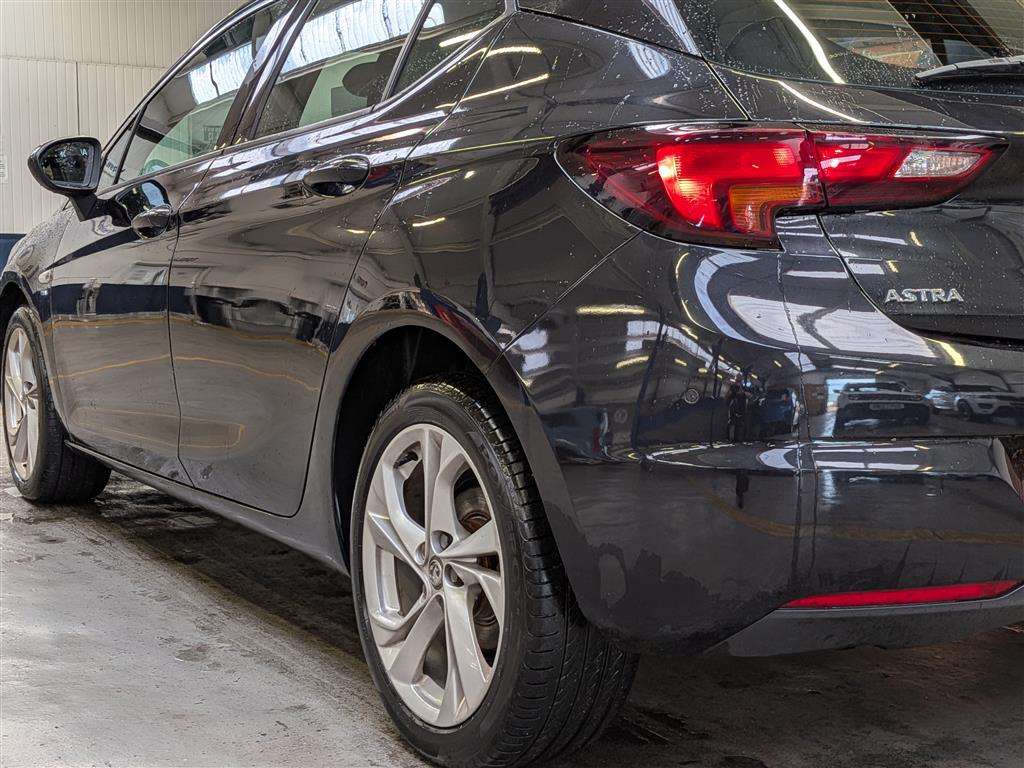 <p>2017 VAUXHALL ASTRA SRI CDTI AUTO</p>