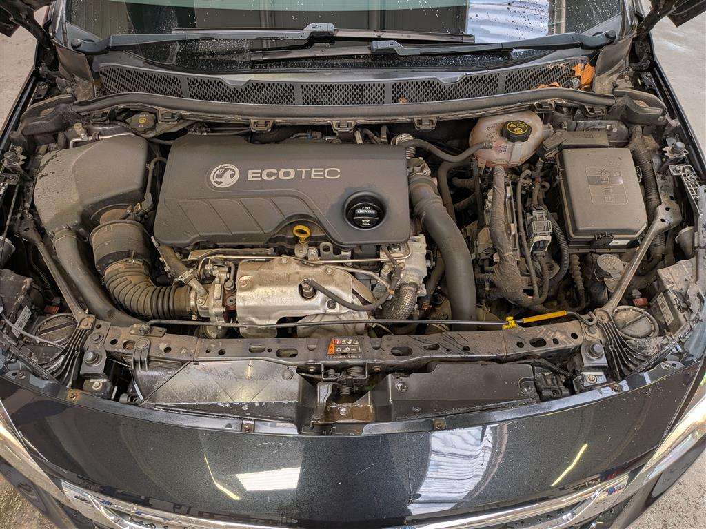 <p>2017 VAUXHALL ASTRA SRI CDTI AUTO</p>