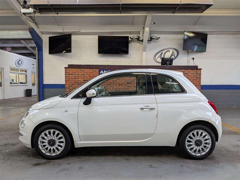 <p>2016 FIAT 500 LOUNGE</p>