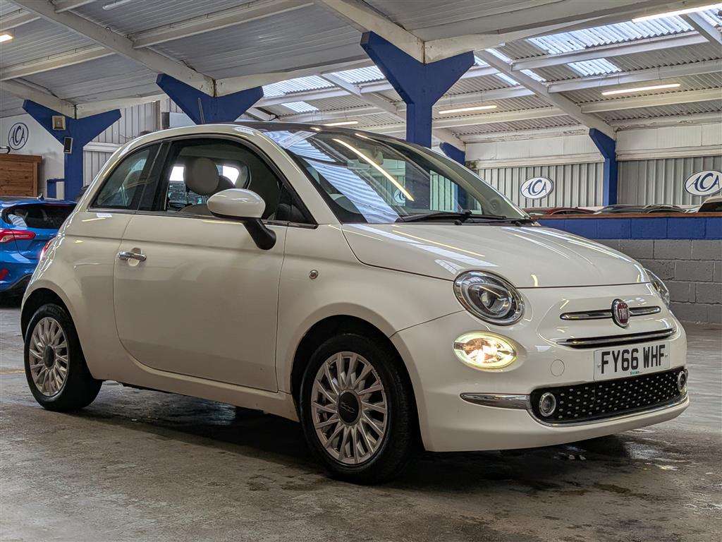 <p>2016 FIAT 500 LOUNGE</p>