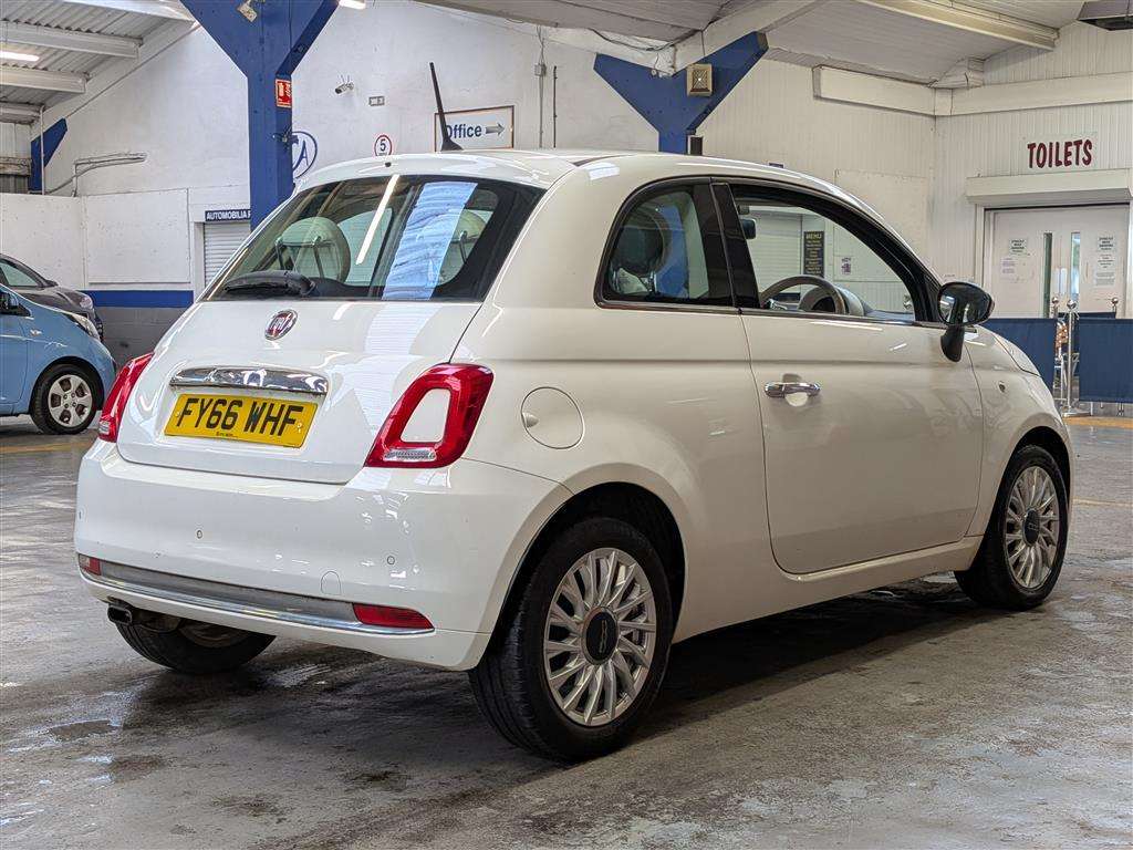 <p>2016 FIAT 500 LOUNGE</p>