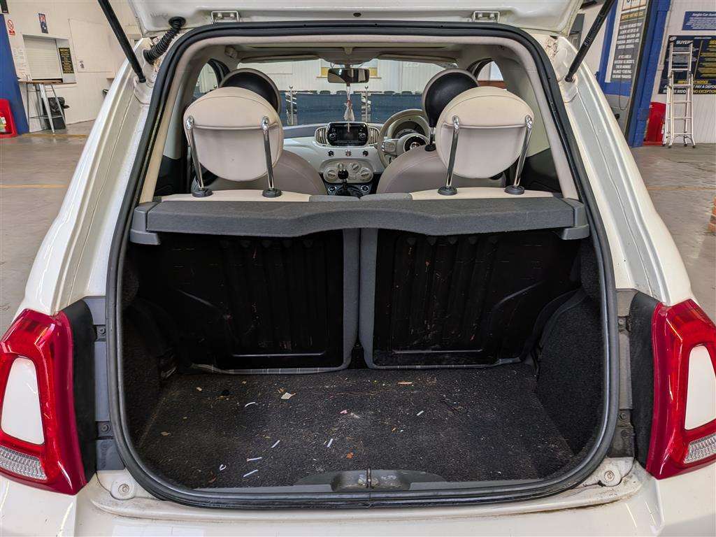 <p>2016 FIAT 500 LOUNGE</p>
