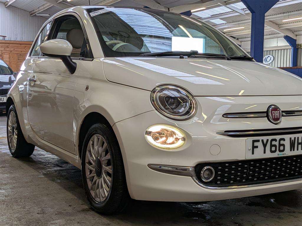 <p>2016 FIAT 500 LOUNGE</p>
