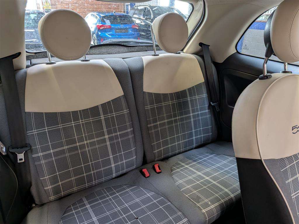<p>2016 FIAT 500 LOUNGE</p>