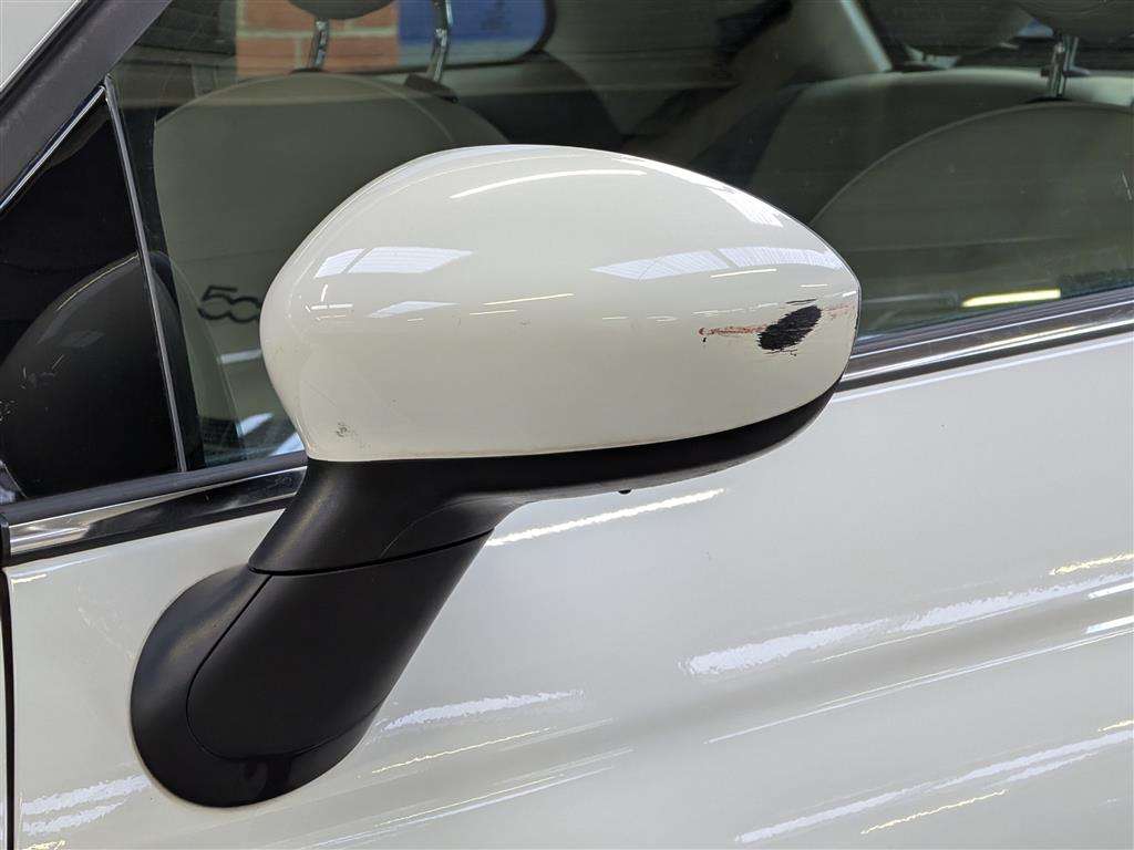 <p>2016 FIAT 500 LOUNGE</p>