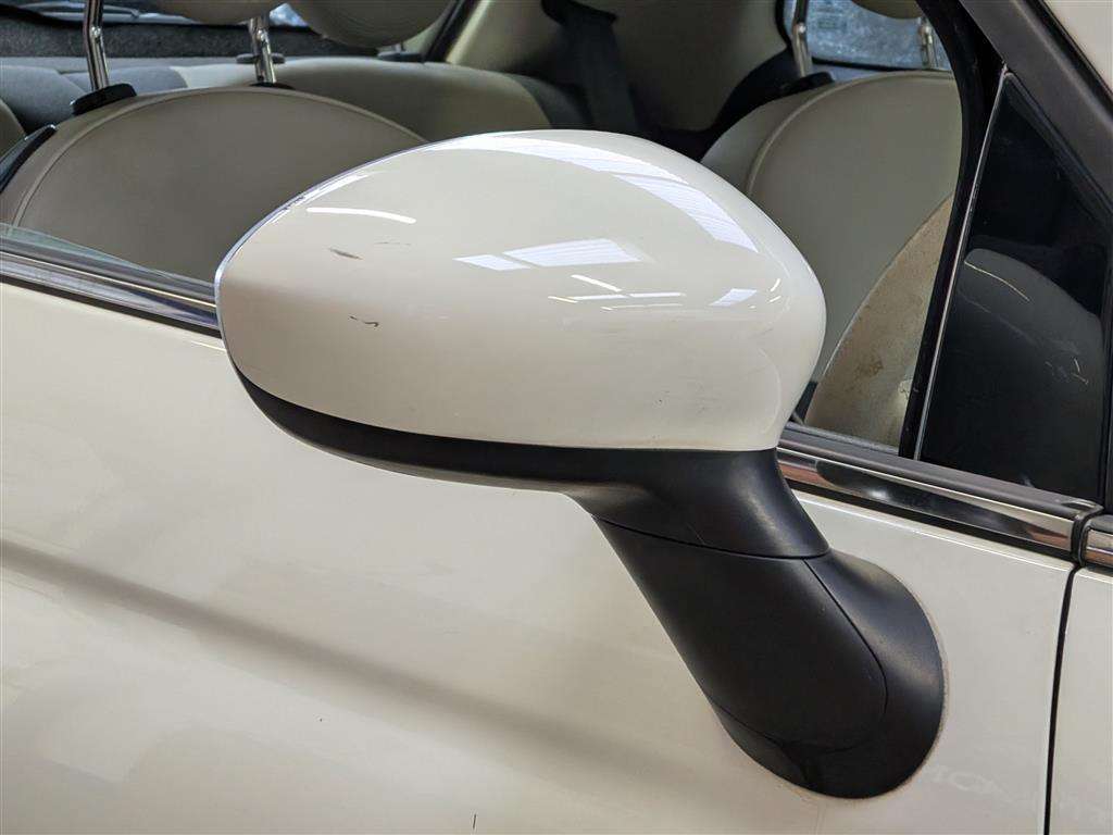 <p>2016 FIAT 500 LOUNGE</p>