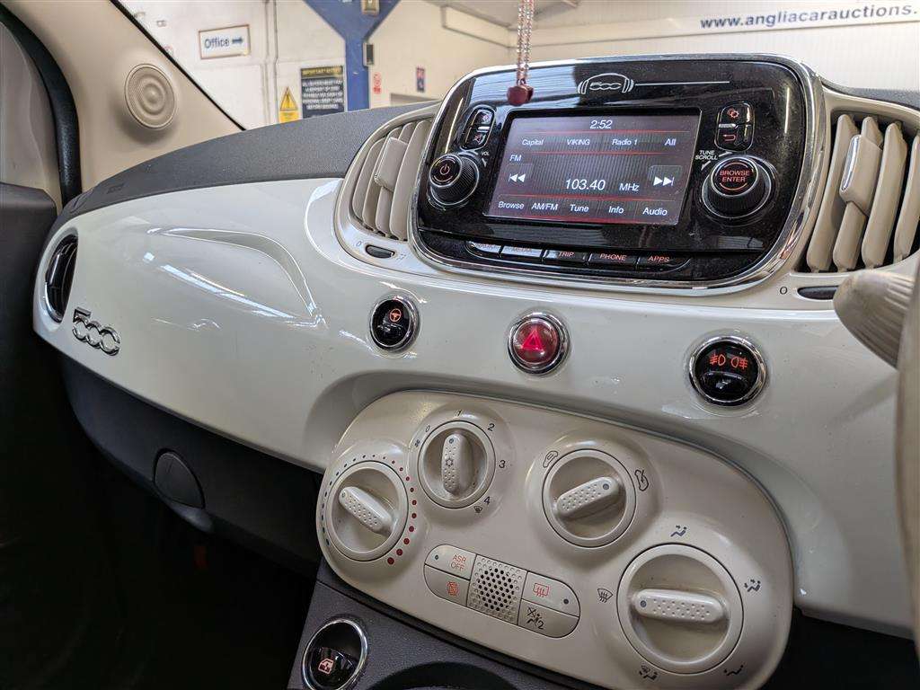 <p>2016 FIAT 500 LOUNGE</p>