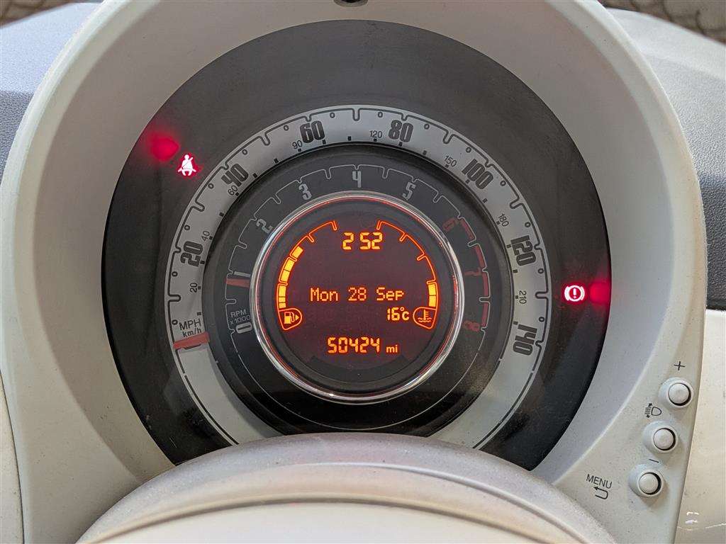 <p>2016 FIAT 500 LOUNGE</p>