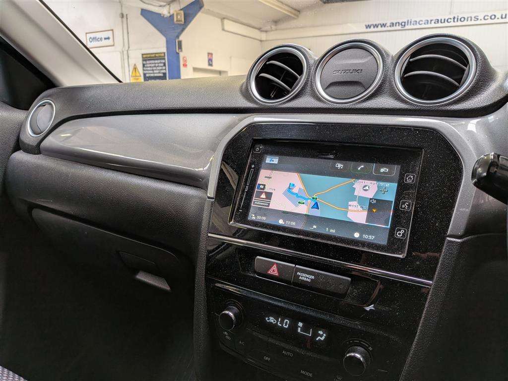 <p>2015 SUZUKI VITARA SZ-T</p>