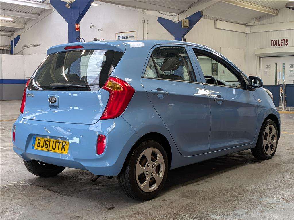 <p>2011 KIA PICANTO 1 AIR</p>
