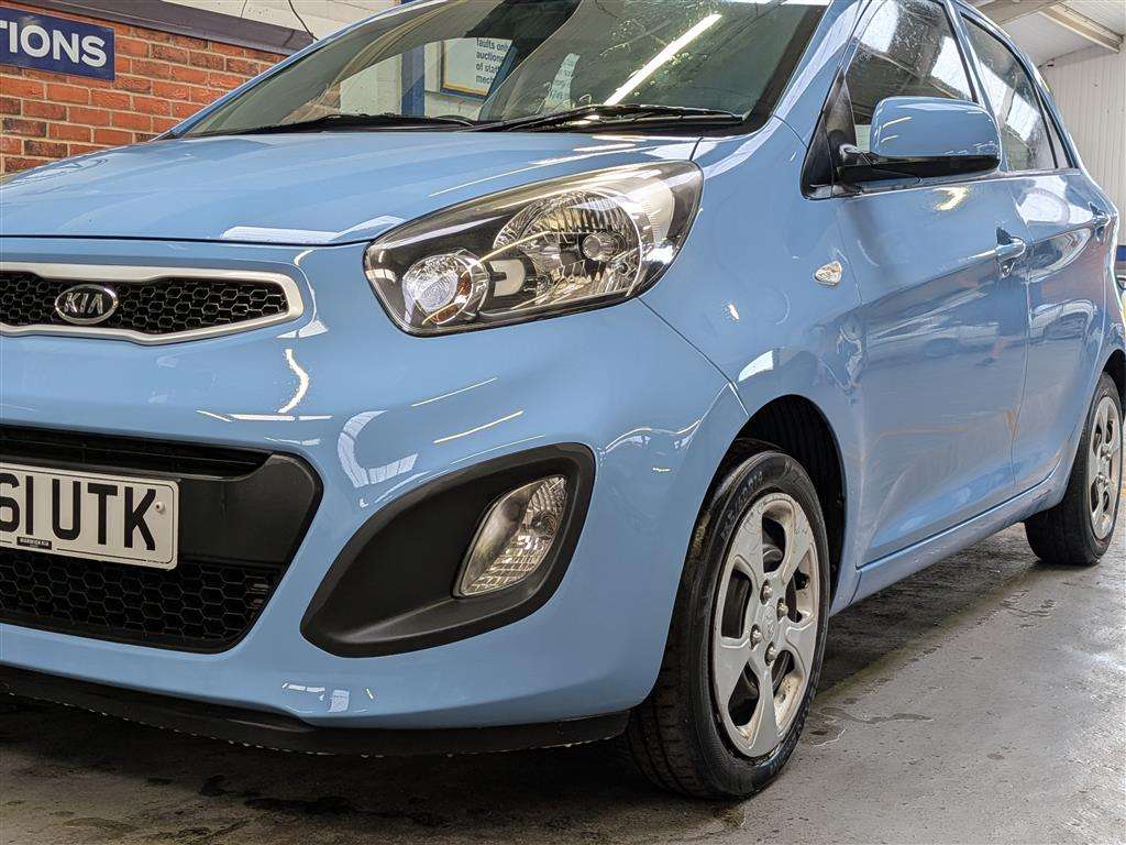 <p>2011 KIA PICANTO 1 AIR</p>