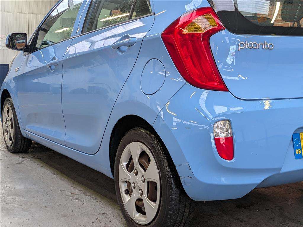 <p>2011 KIA PICANTO 1 AIR</p>