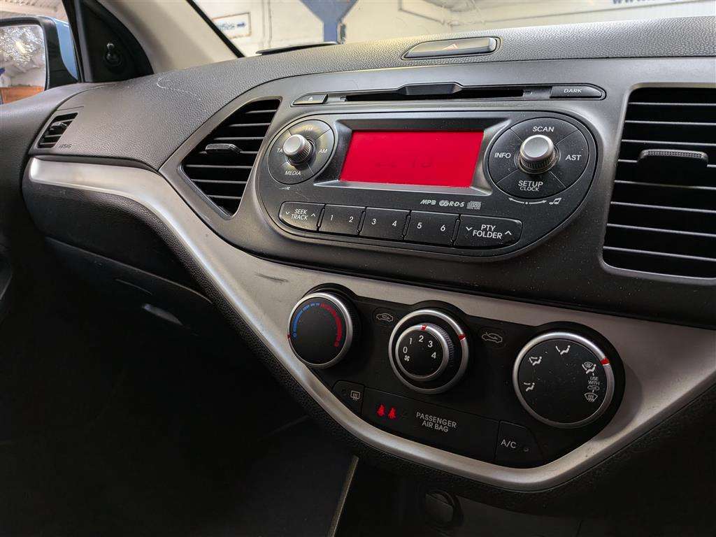 <p>2011 KIA PICANTO 1 AIR</p>