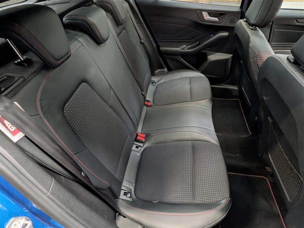 <p>2019 FORD FOCUS ST-LINE X ECOBLUE</p>
