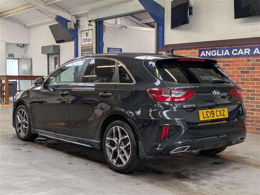 <p>2019 KIA CEED GT-LINE CRDI</p>