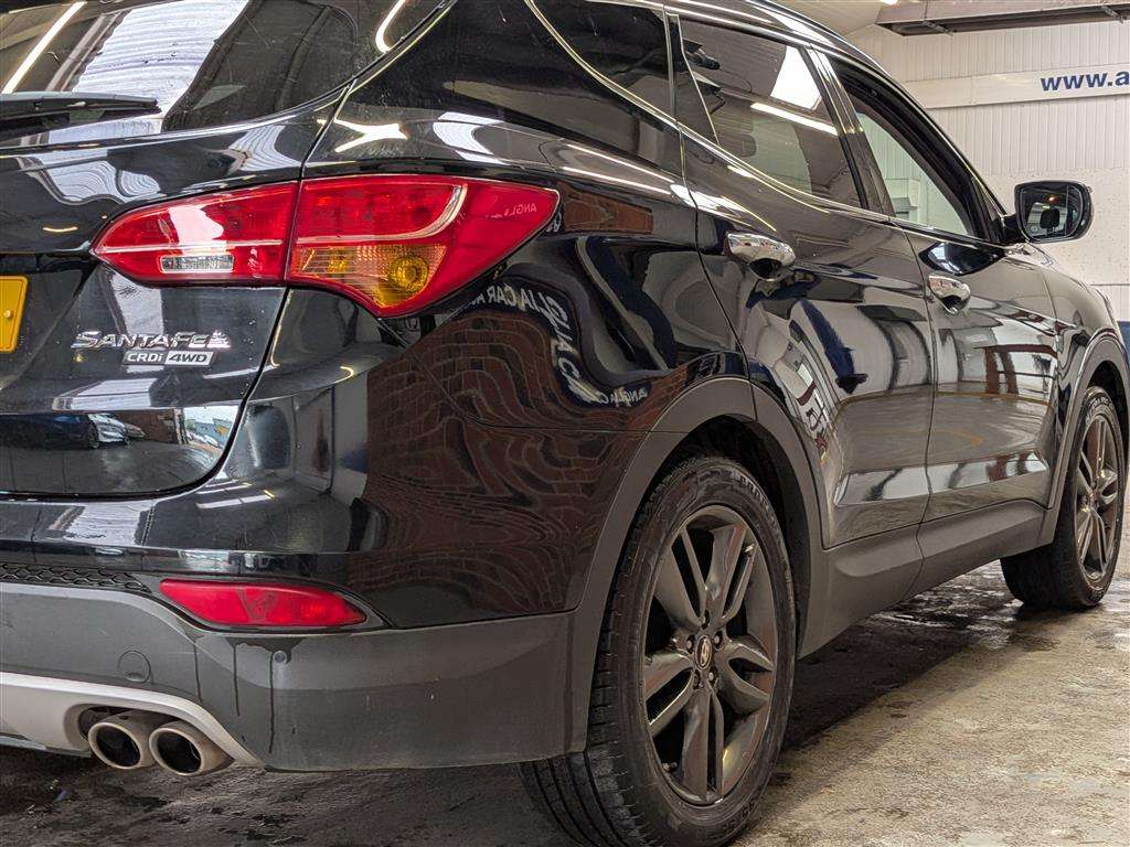 <p>2013 HYUNDAI SANTA FE PREMIUM SE CRDI</p>