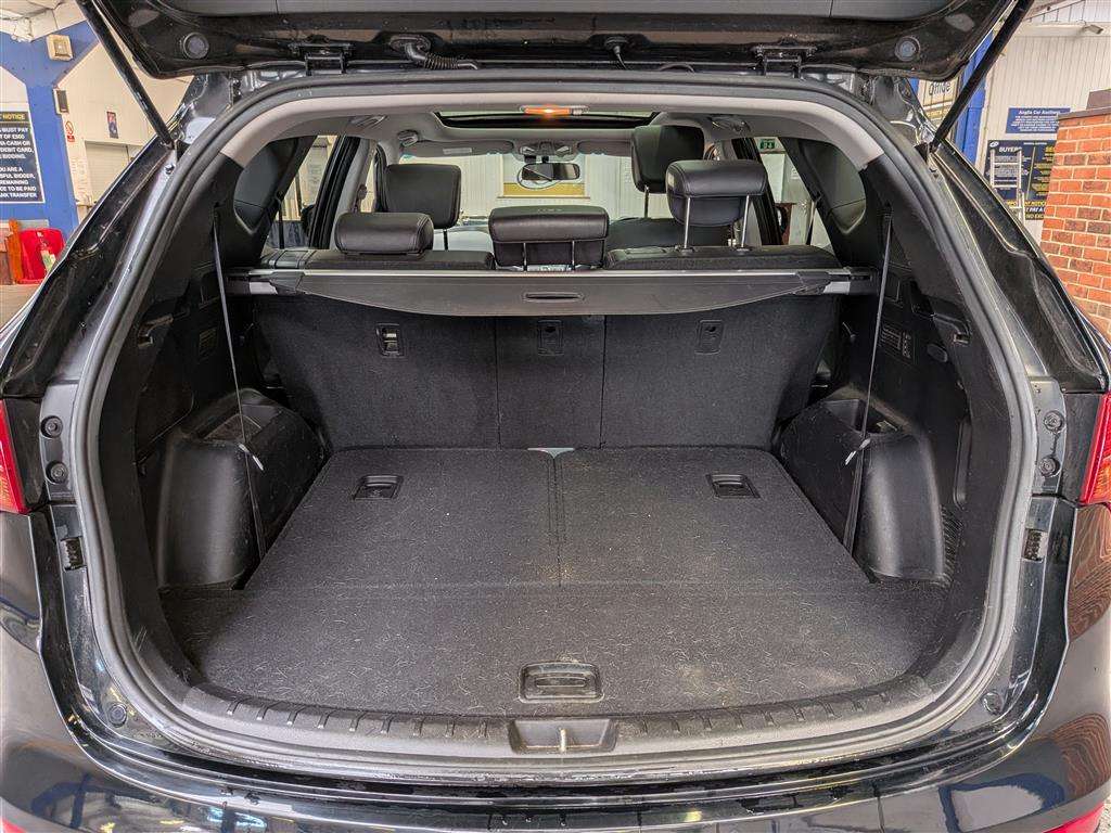 <p>2013 HYUNDAI SANTA FE PREMIUM SE CRDI</p>