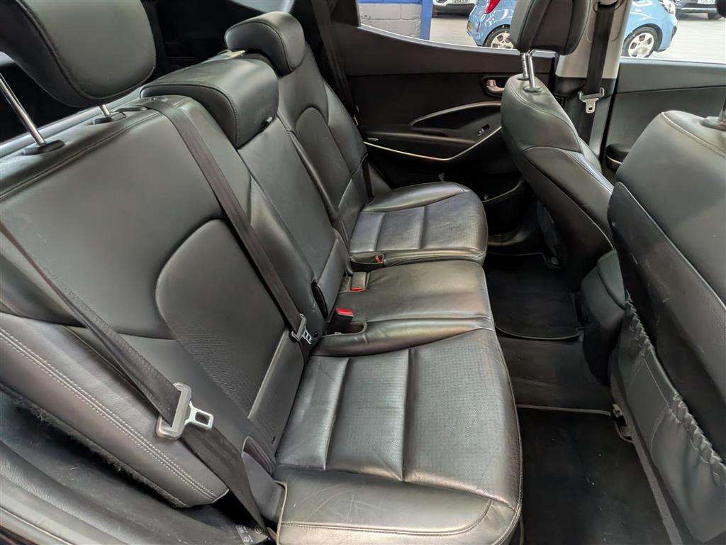<p>2013 HYUNDAI SANTA FE PREMIUM SE CRDI</p>