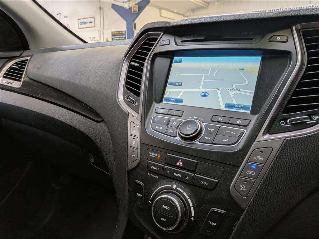 <p>2013 HYUNDAI SANTA FE PREMIUM SE CRDI</p>
