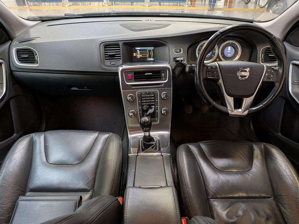 <p>2012 VOLVO S60 SE LUX D3</p>