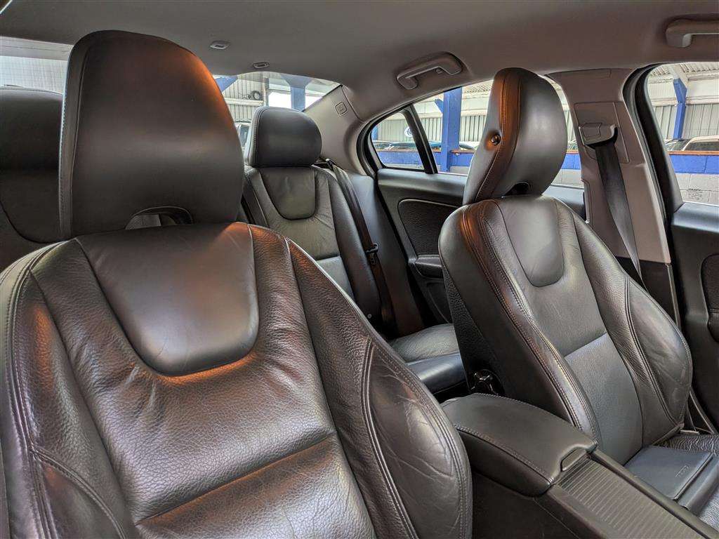 <p>2012 VOLVO S60 SE LUX D3</p>