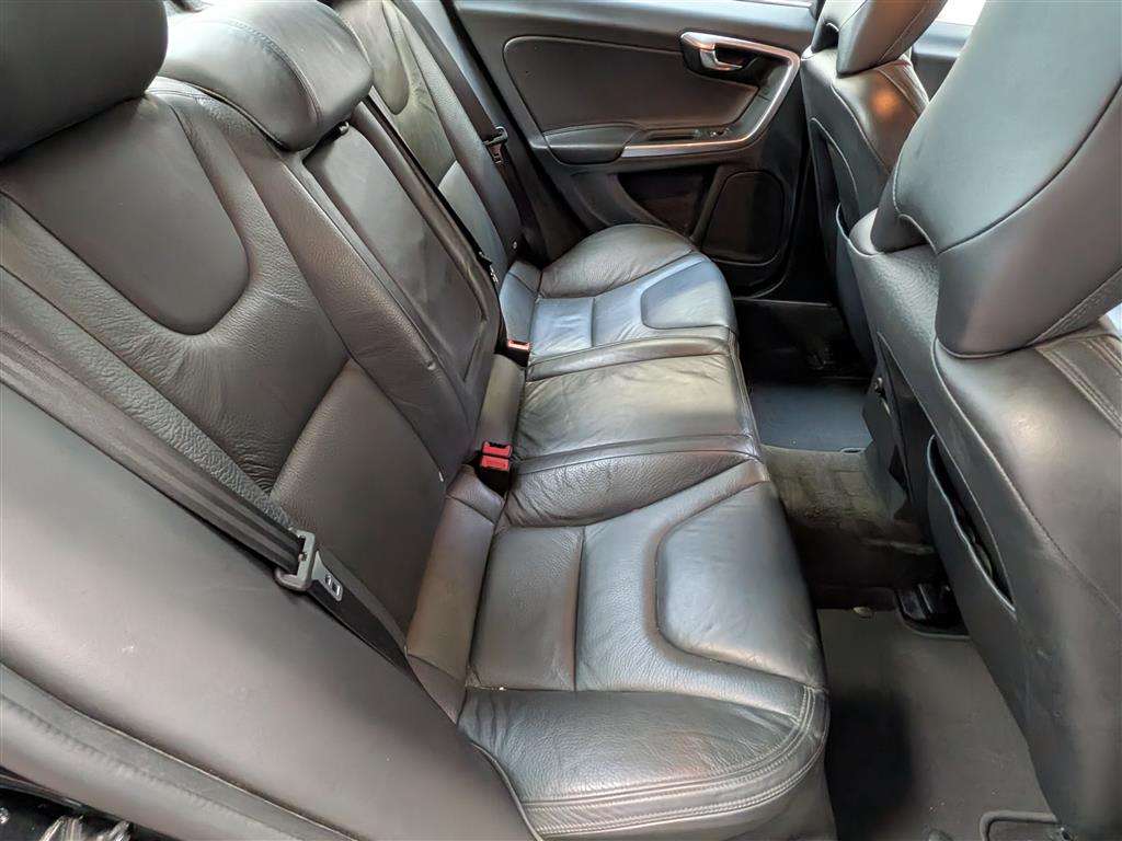 <p>2012 VOLVO S60 SE LUX D3</p>