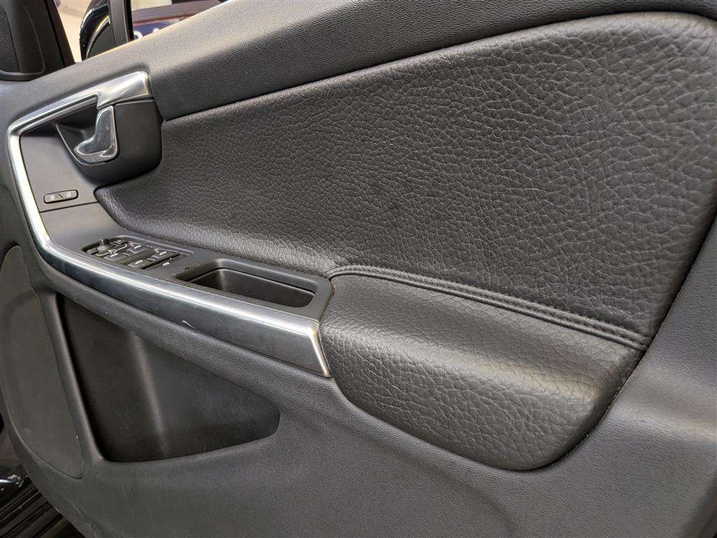 <p>2012 VOLVO S60 SE LUX D3</p>