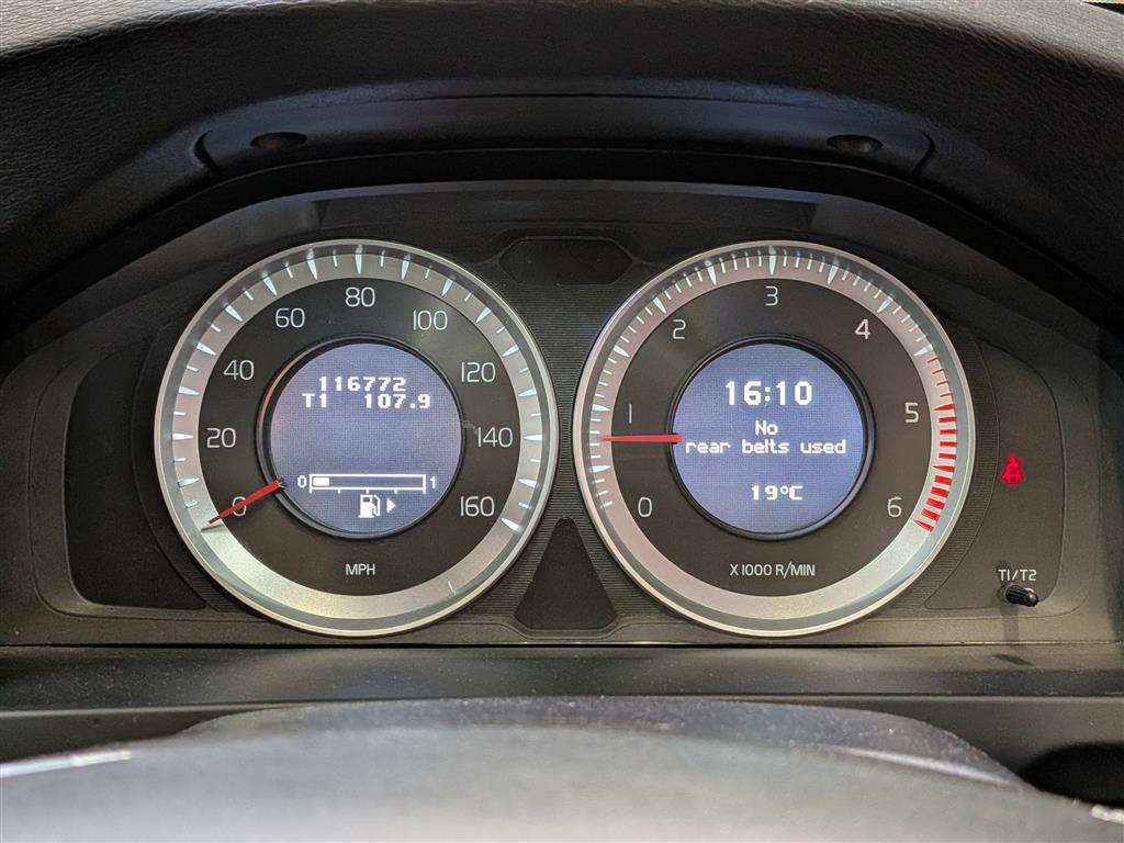 <p>2012 VOLVO S60 SE LUX D3</p>