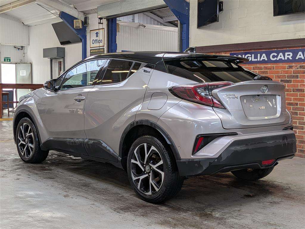 <p>2017 TOYOTA C-HR DYNAMIC</p>