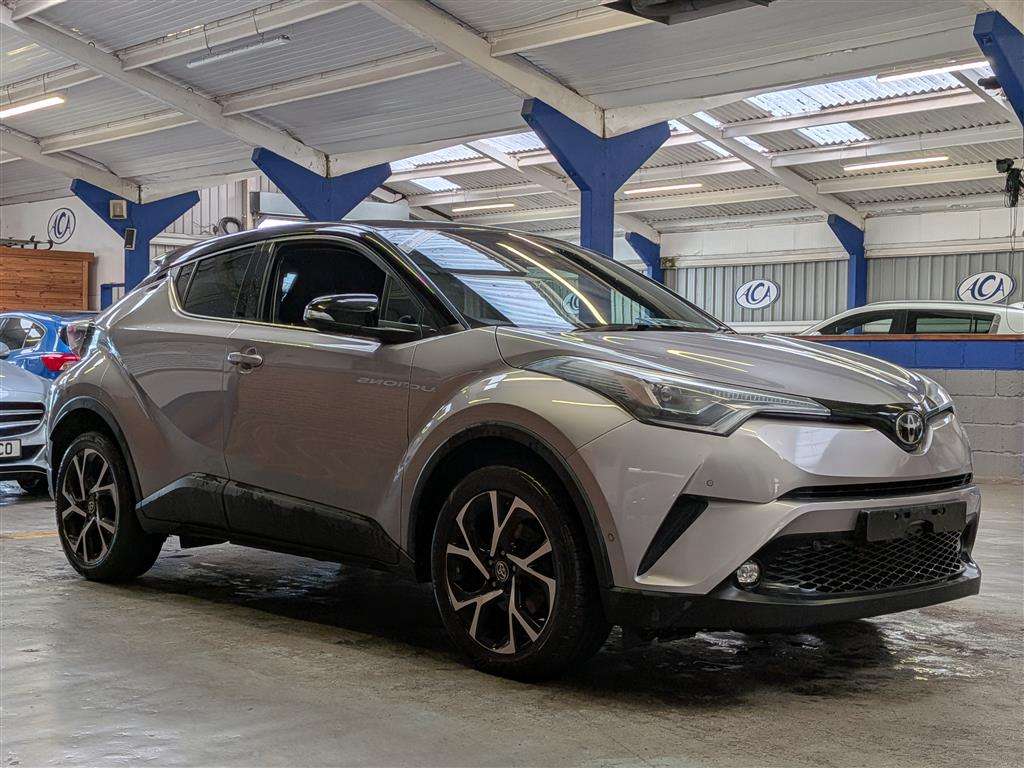 <p>2017 TOYOTA C-HR DYNAMIC</p>