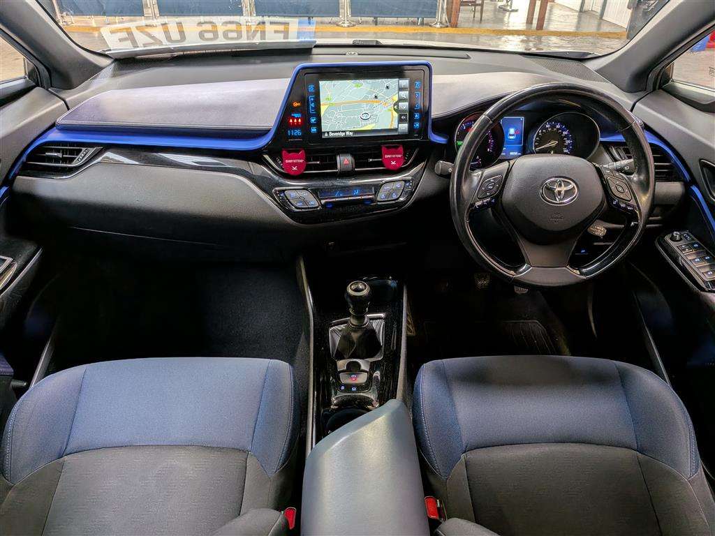 <p>2017 TOYOTA C-HR DYNAMIC</p>
