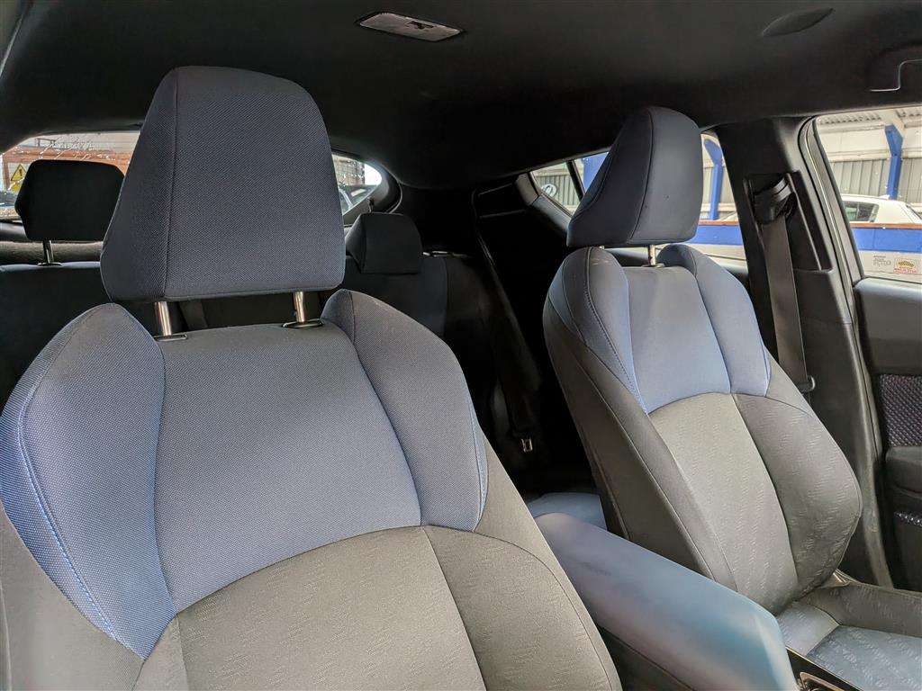<p>2017 TOYOTA C-HR DYNAMIC</p>
