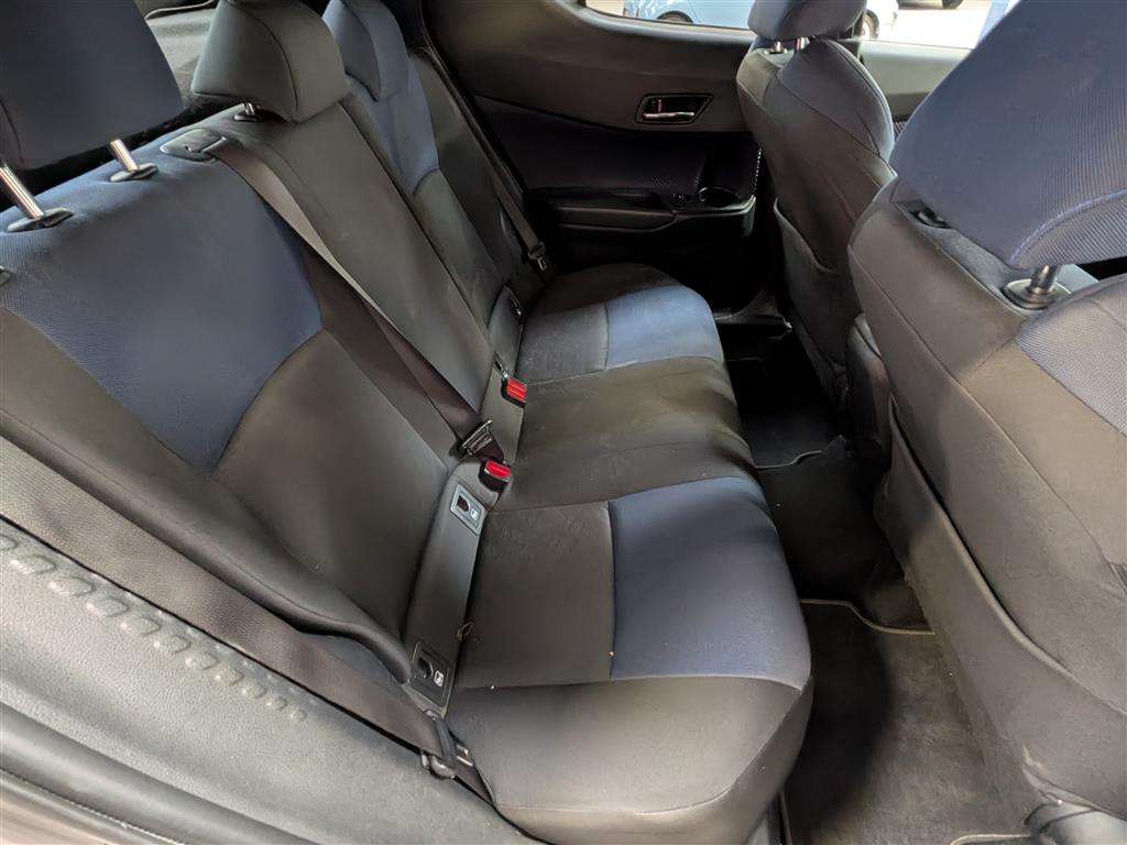 <p>2017 TOYOTA C-HR DYNAMIC</p>