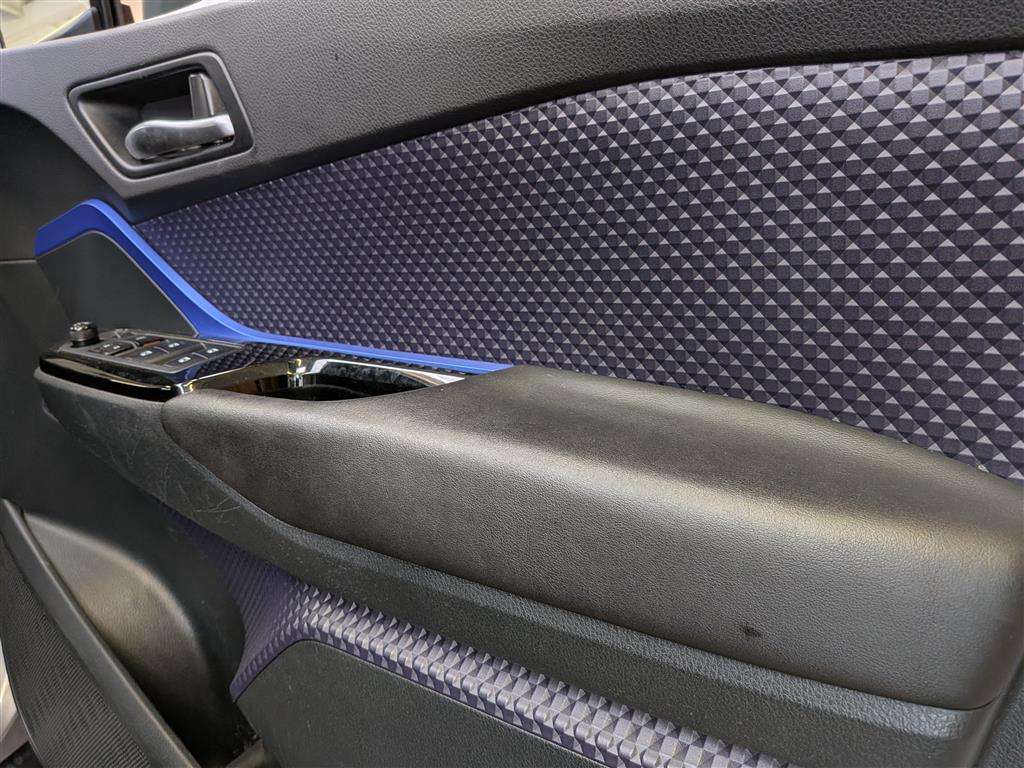 <p>2017 TOYOTA C-HR DYNAMIC</p>