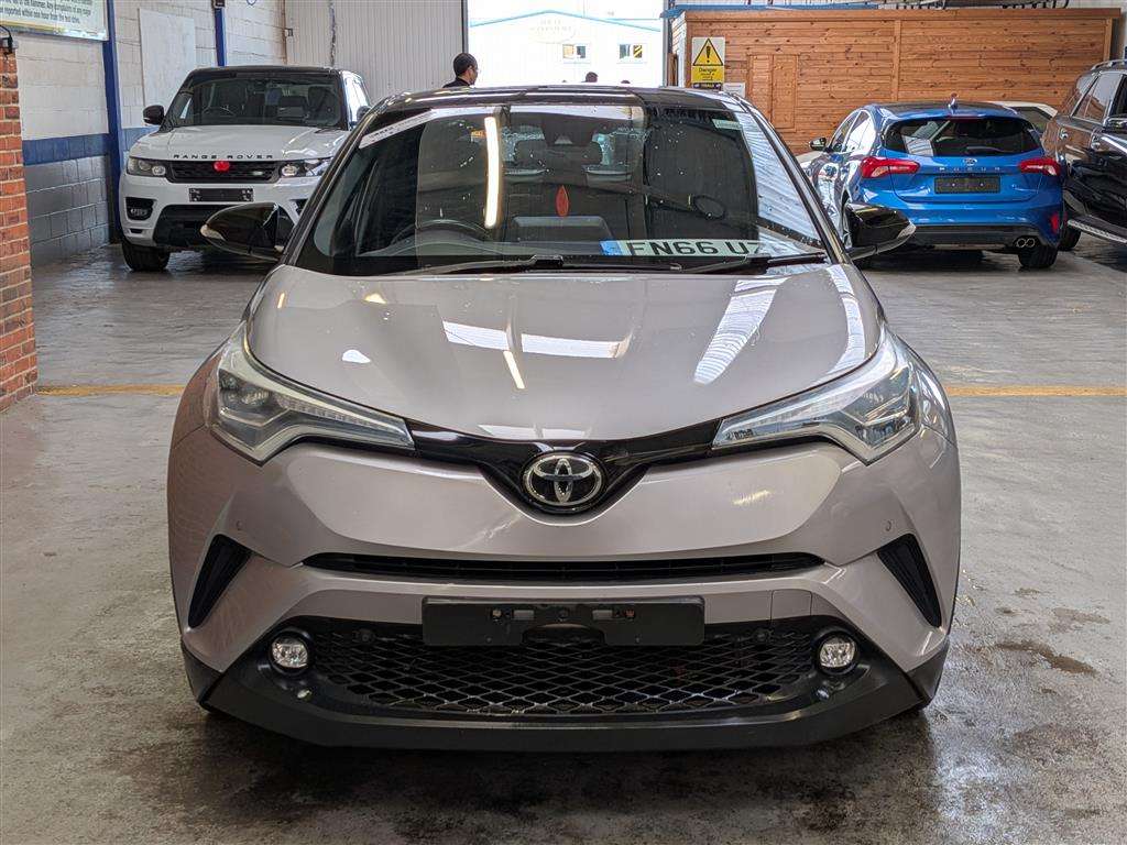 <p>2017 TOYOTA C-HR DYNAMIC</p>