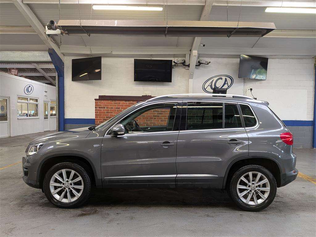 <p>2012 VOLKSWAGEN TIGUAN SE TDI BLUETECH 4M</p>