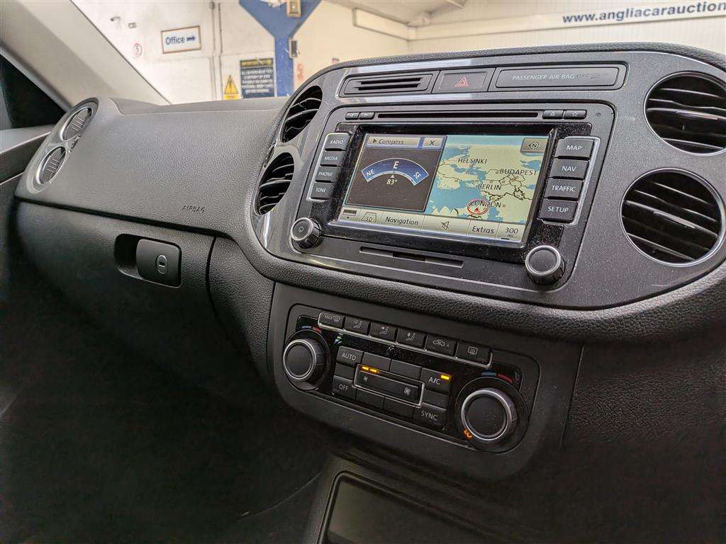 <p>2012 VOLKSWAGEN TIGUAN SE TDI BLUETECH 4M</p>