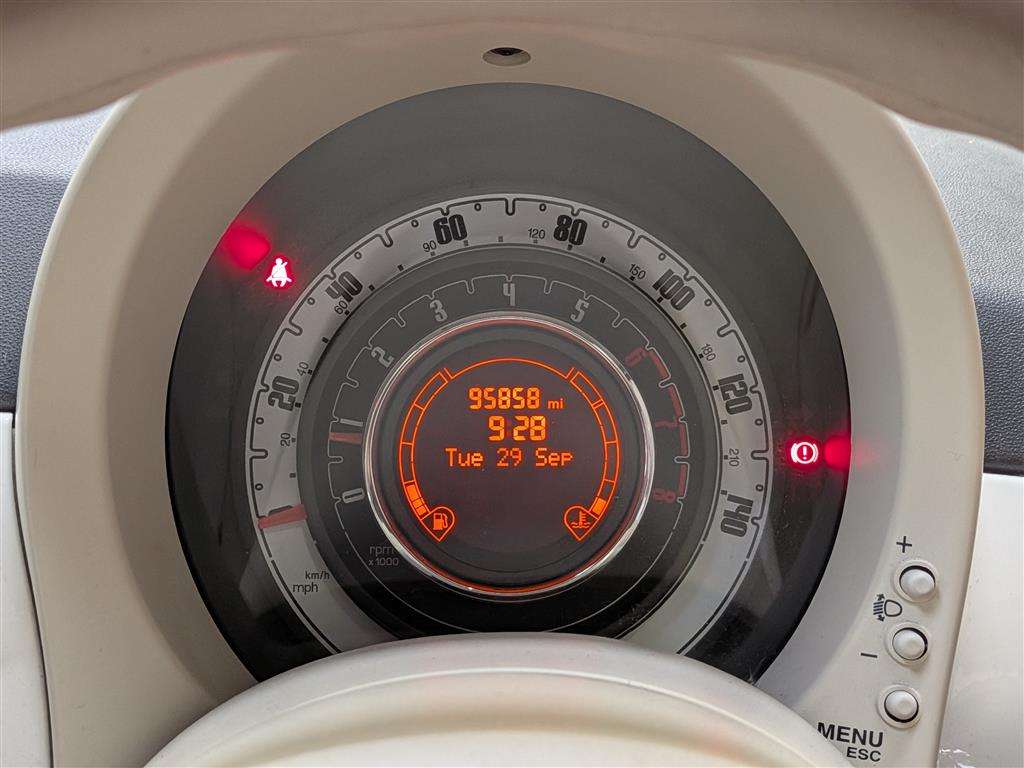<p>2013 FIAT 500 POP RHD</p>
