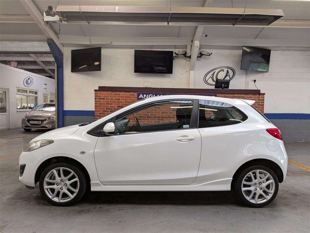 <p>2012 MAZDA 2 TAMURA</p>