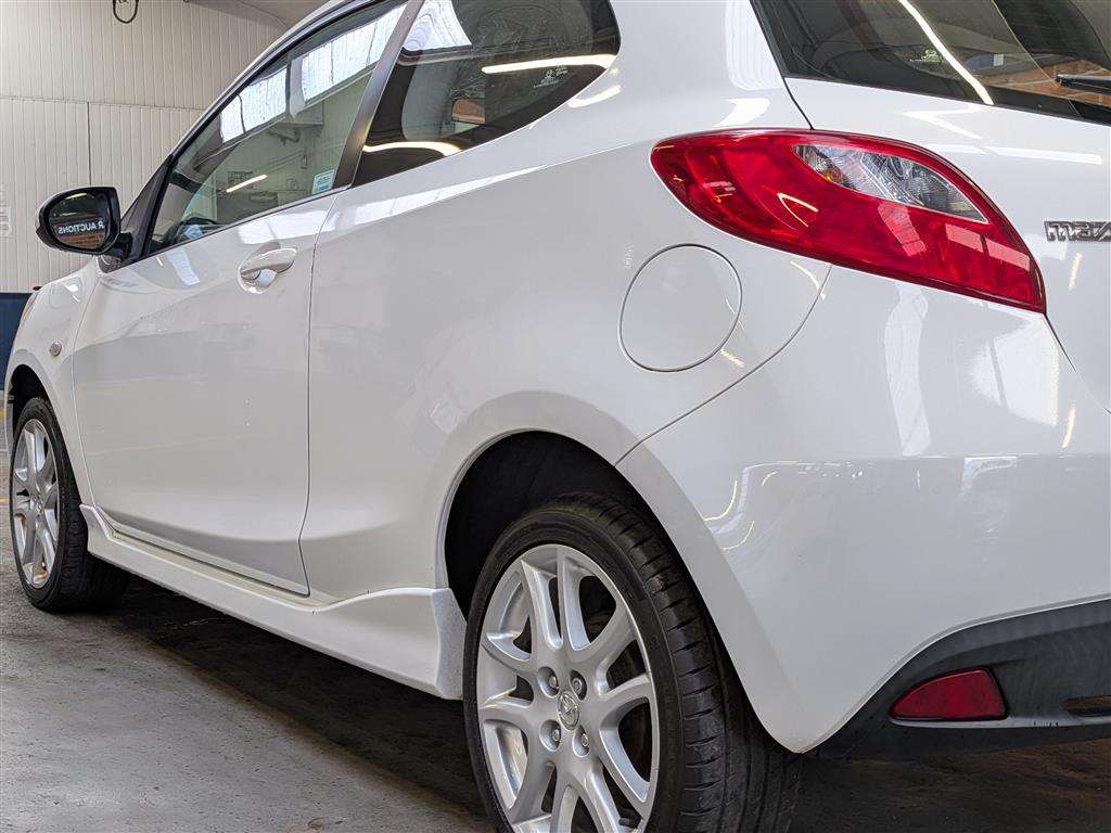 <p>2012 MAZDA 2 TAMURA</p>