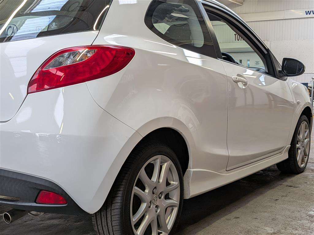 <p>2012 MAZDA 2 TAMURA</p>