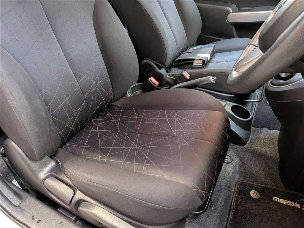 <p>2012 MAZDA 2 TAMURA</p>